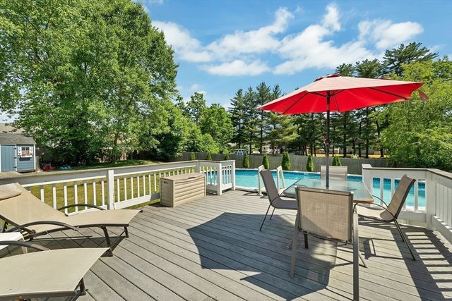 14 Juniper Lane, Nashua, NH 03063