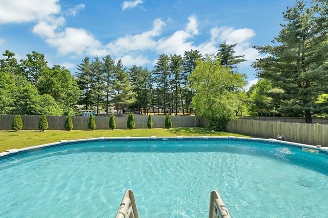 14 Juniper Lane, Nashua, NH 03063