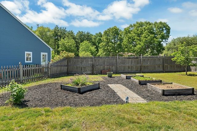 14 Juniper Lane, Nashua, NH 03063