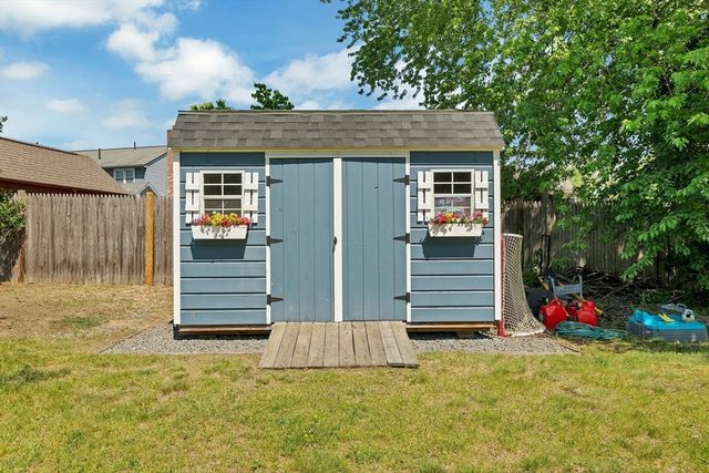 14 Juniper Lane, Nashua, NH 03063