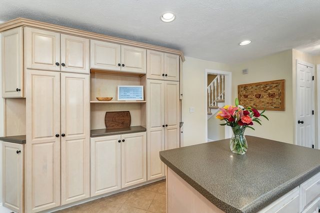 14 Juniper Lane, Nashua, NH 03063