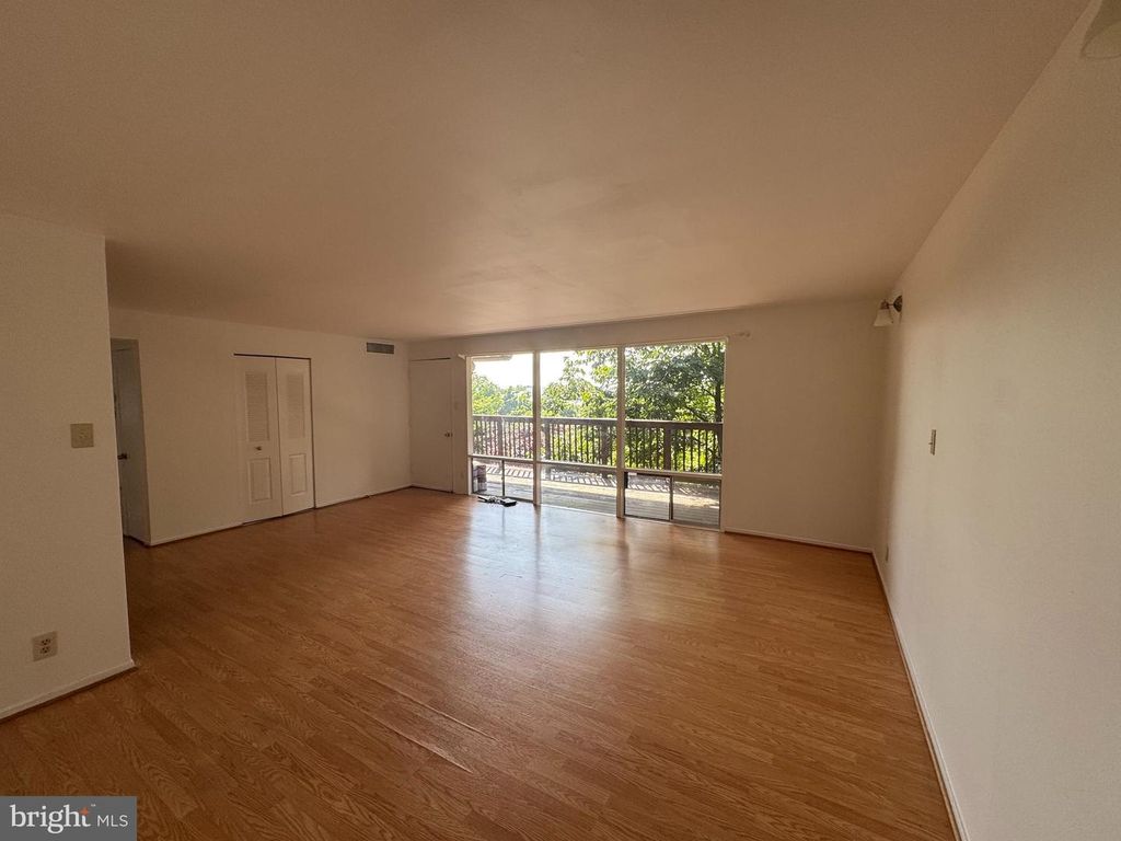 160 TALBOTT ST #205, Rockville, MD 20852