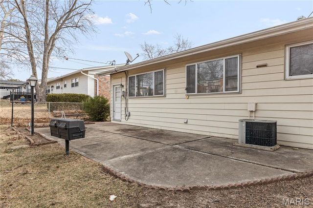 4645 Tauneybrook Drive, St Louis, MO 63128