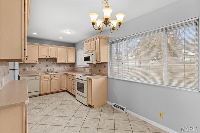 4645 Tauneybrook Drive, St Louis, MO 63128