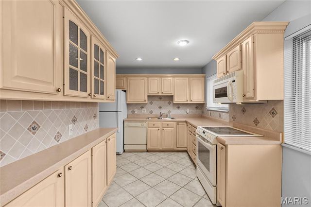 4645 Tauneybrook Drive, St Louis, MO 63128