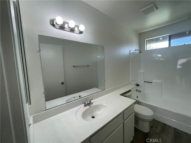 810 S Citrus 11, Azusa, CA 91702