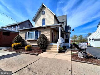 523 W BROAD STREET, Quakertown, PA 18951