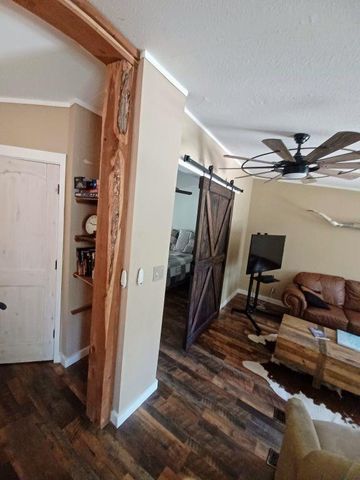 172 Pine Canyon DR, Smithville, TX 78957