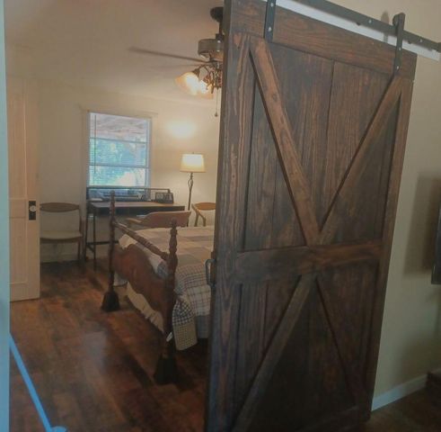 172 Pine Canyon DR, Smithville, TX 78957