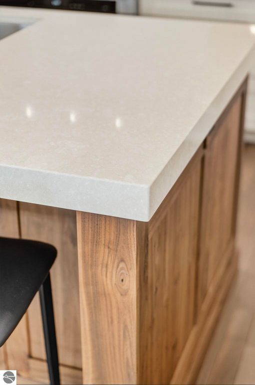 Image 15 of property listing at 103 Vineyard Ridge Drive, Traverse City, MI 49686