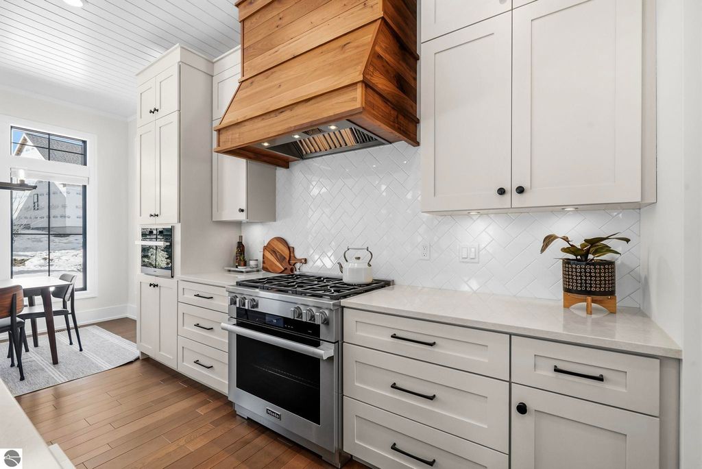 Image 17 of property listing at 103 Vineyard Ridge Drive, Traverse City, MI 49686