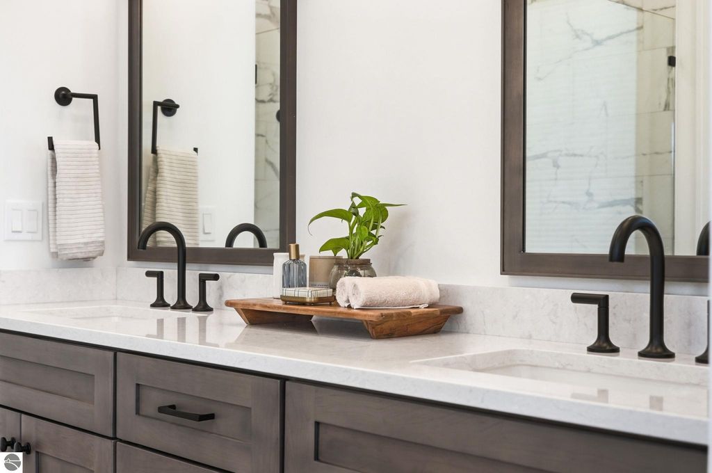 Image 33 of property listing at 103 Vineyard Ridge Drive, Traverse City, MI 49686