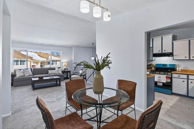 6830 Sandlewood Road, Woodbury, MN 55125