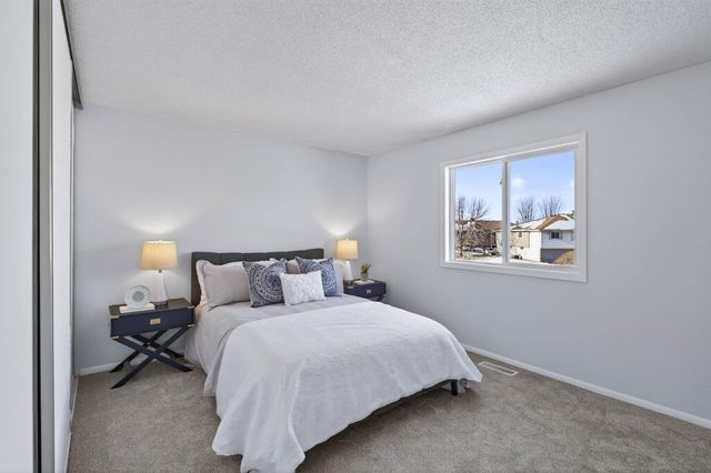 6830 Sandlewood Road, Woodbury, MN 55125