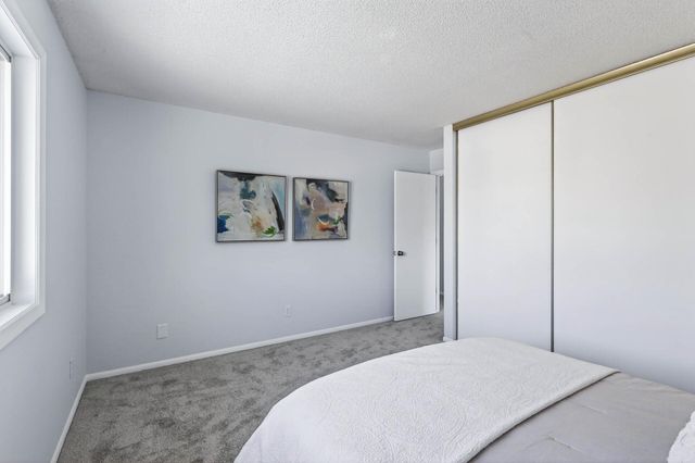 6830 Sandlewood Road, Woodbury, MN 55125