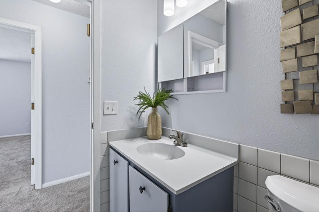 6830 Sandlewood Road, Woodbury, MN 55125