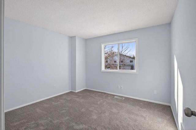 6830 Sandlewood Road, Woodbury, MN 55125