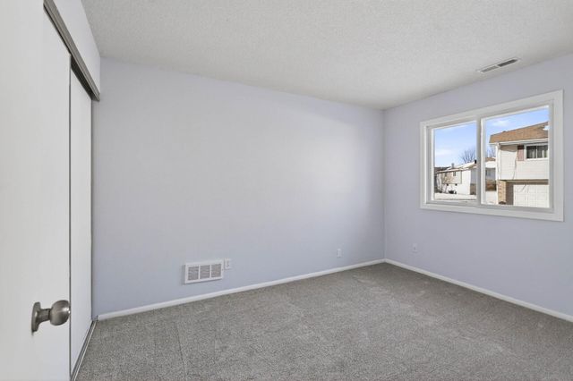 6830 Sandlewood Road, Woodbury, MN 55125