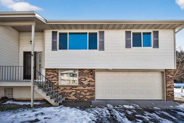 6830 Sandlewood Road, Woodbury, MN 55125