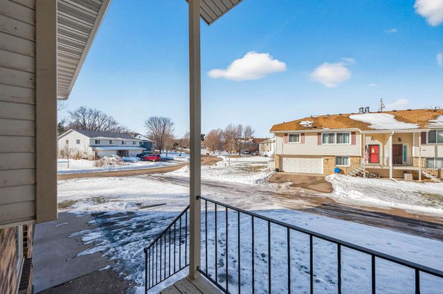 6830 Sandlewood Road, Woodbury, MN 55125