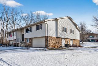6830 Sandlewood Road, Woodbury, MN 55125