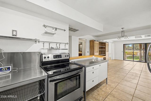2979 S COUNTRY CLUB Way, Tempe, AZ 85282