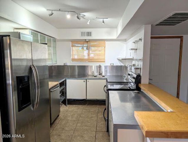 2979 S COUNTRY CLUB Way, Tempe, AZ 85282