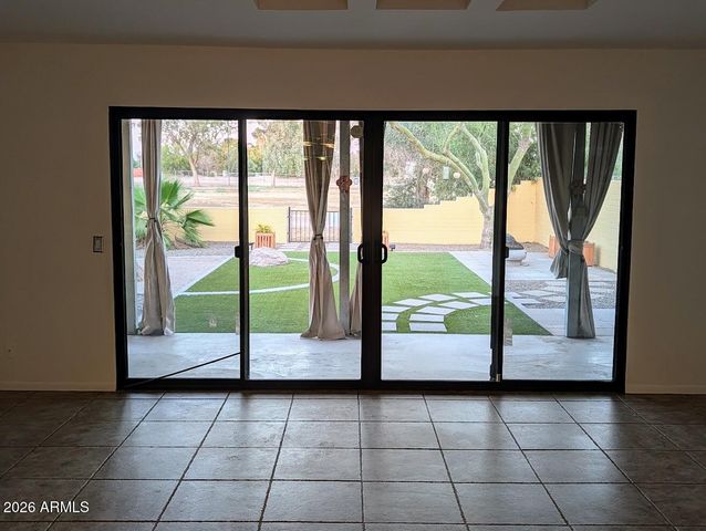 2979 S COUNTRY CLUB Way, Tempe, AZ 85282