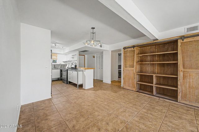 2979 S COUNTRY CLUB Way, Tempe, AZ 85282