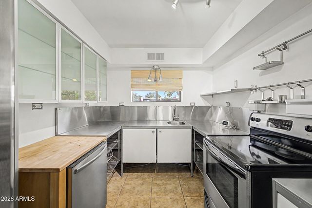 2979 S COUNTRY CLUB Way, Tempe, AZ 85282