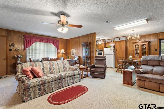 21187 Kristen Dr, Chandler, TX 75758