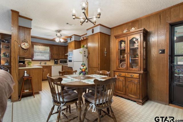 21187 Kristen Dr, Chandler, TX 75758