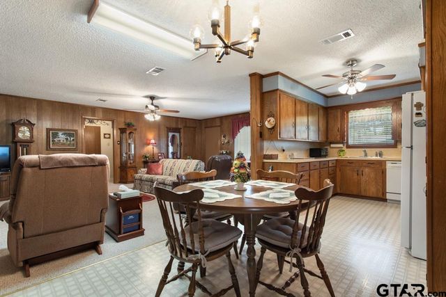 21187 Kristen Dr, Chandler, TX 75758