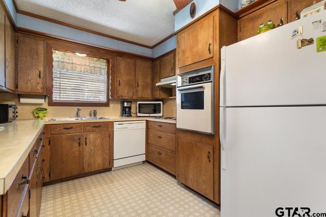21187 Kristen Dr, Chandler, TX 75758