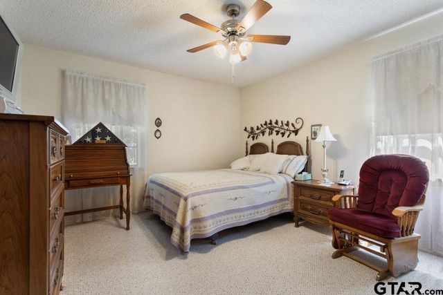 21187 Kristen Dr, Chandler, TX 75758