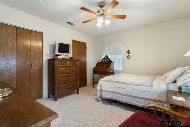 21187 Kristen Dr, Chandler, TX 75758