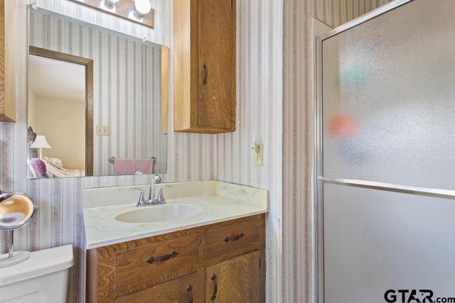 21187 Kristen Dr, Chandler, TX 75758
