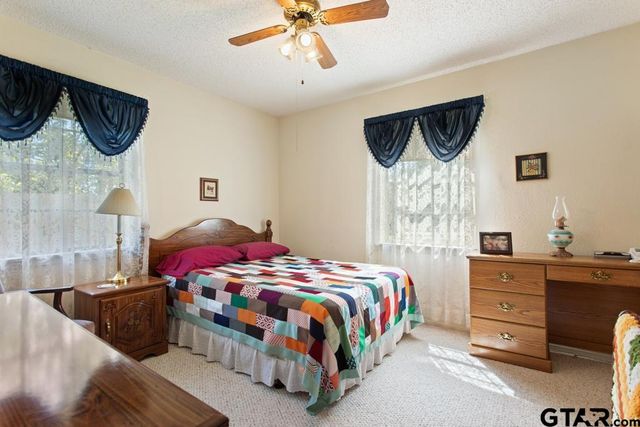 21187 Kristen Dr, Chandler, TX 75758