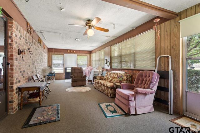 21187 Kristen Dr, Chandler, TX 75758