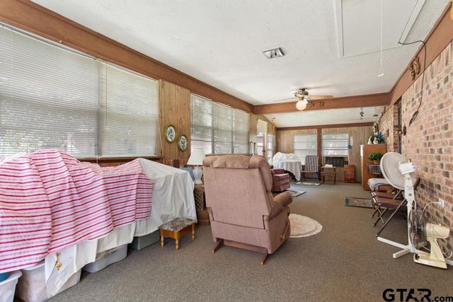 21187 Kristen Dr, Chandler, TX 75758