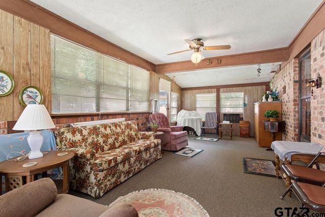 21187 Kristen Dr, Chandler, TX 75758