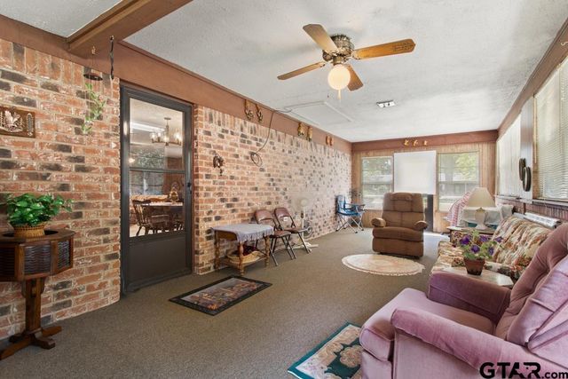 21187 Kristen Dr, Chandler, TX 75758