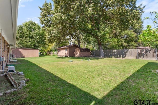 21187 Kristen Dr, Chandler, TX 75758