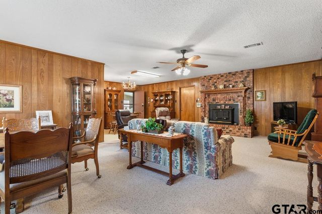 21187 Kristen Dr, Chandler, TX 75758