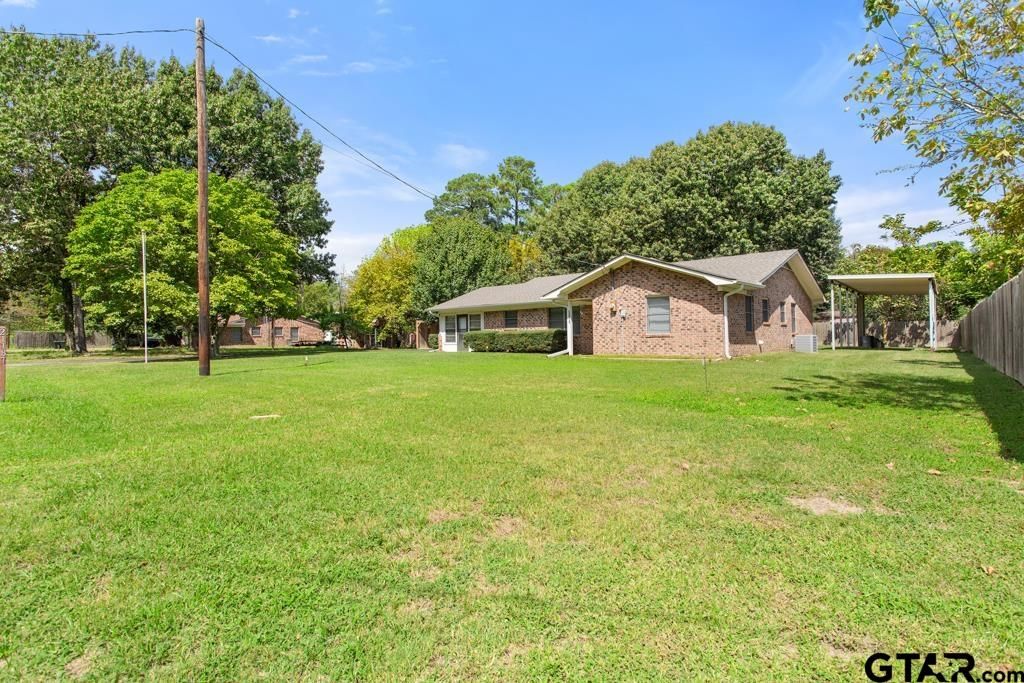21187 Kristen Dr, Chandler, TX 75758