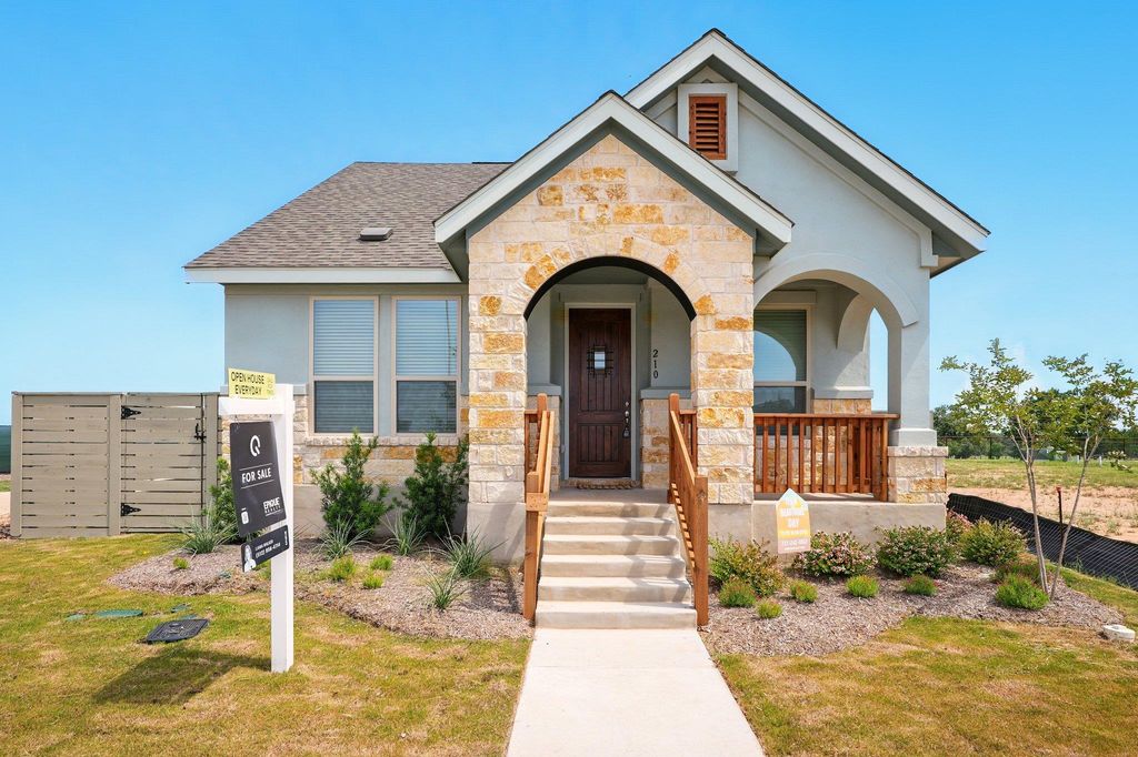 210 Weaver LN, Bastrop, TX 78602