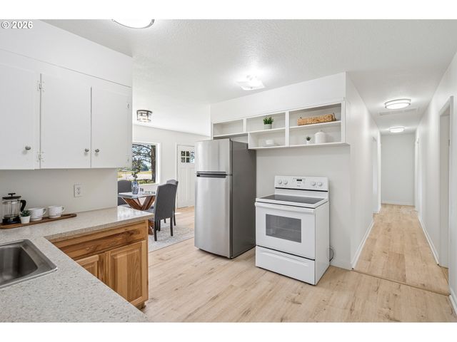 23380 Se HOWLETT Rd, Eagle Creek, OR 97022