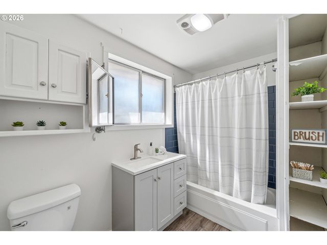 23380 Se HOWLETT Rd, Eagle Creek, OR 97022