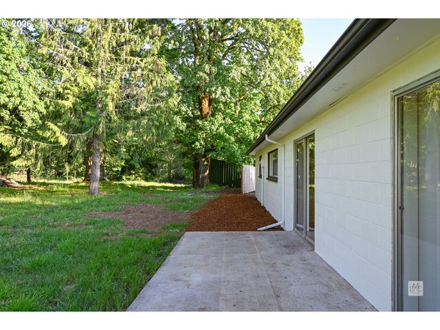 23380 Se HOWLETT Rd, Eagle Creek, OR 97022