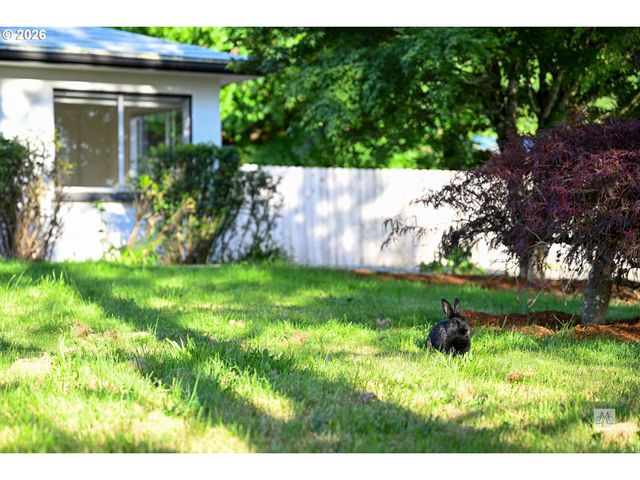 23380 Se HOWLETT Rd, Eagle Creek, OR 97022